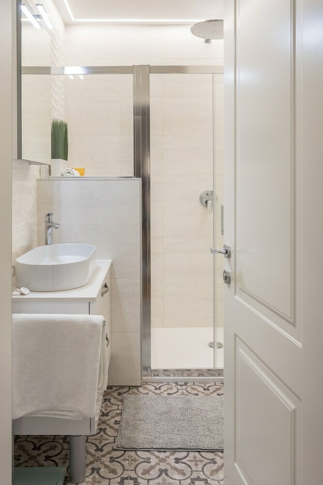 Spacious 2bdr Apartment Few Steps From City Center