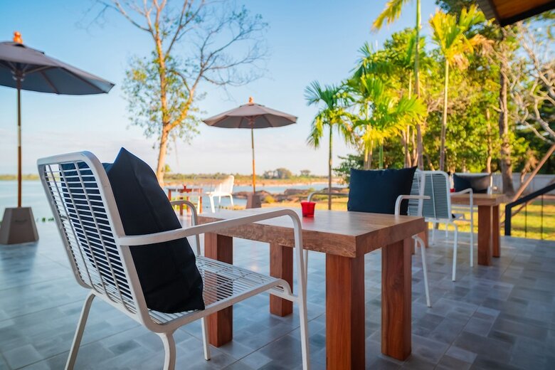 Hotel The Riviera Champasak
