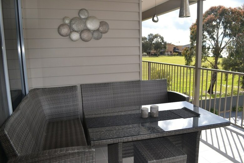 Waterview- Stoneleigh At Yarra