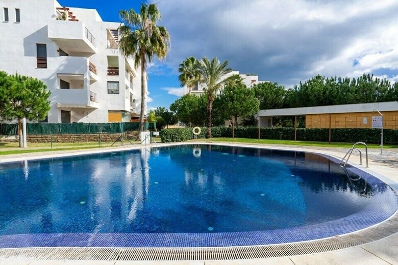 Poolfront Garden Apartment Ref 46