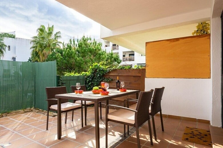 Poolfront Garden Apartment Ref 46