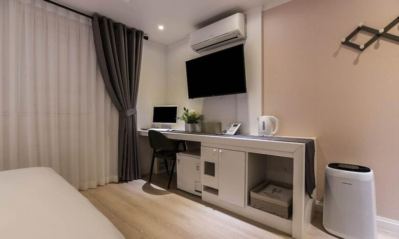 Seocho Dukkeobi Hotel
