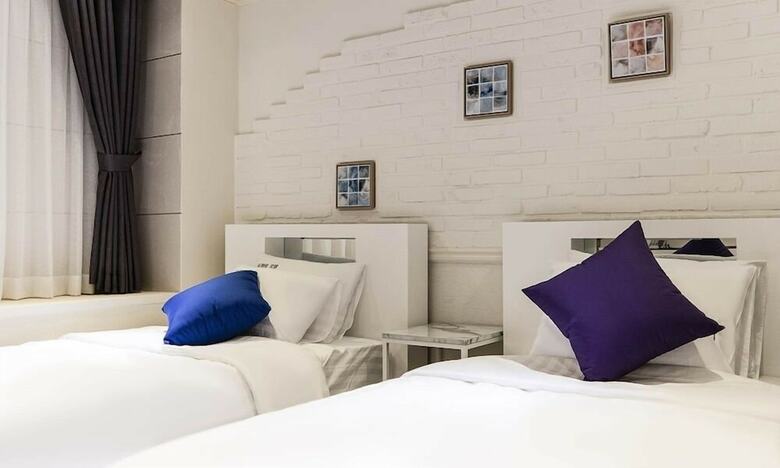 Seocho Dukkeobi Hotel