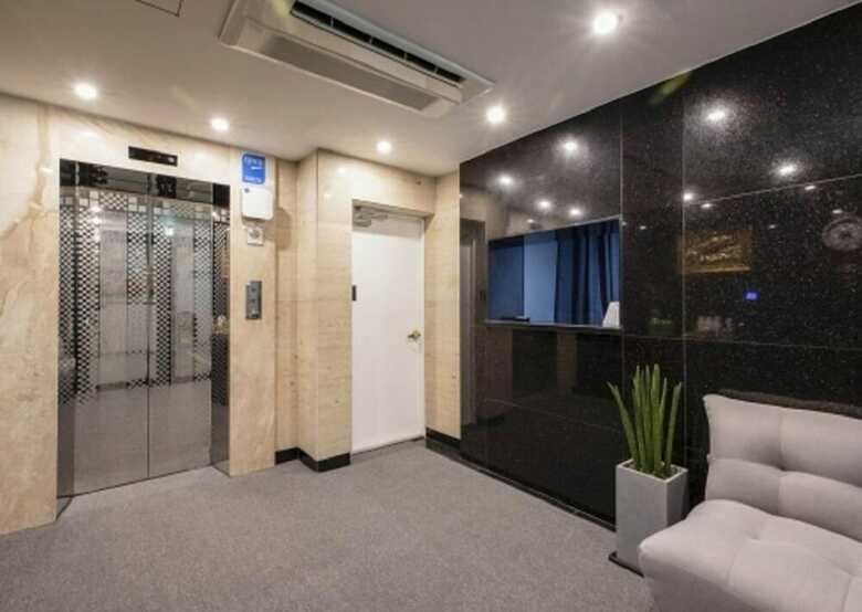 Seocho Dukkeobi Hotel