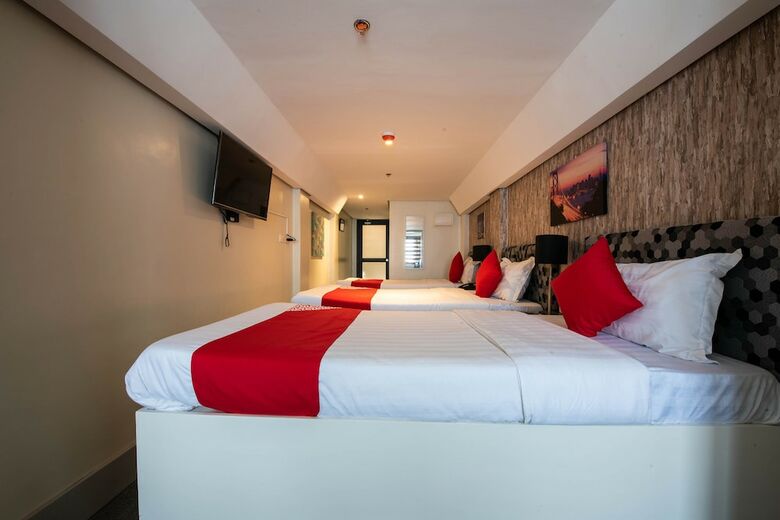Hotel Oyo 492 Sunset View Ridge Residences