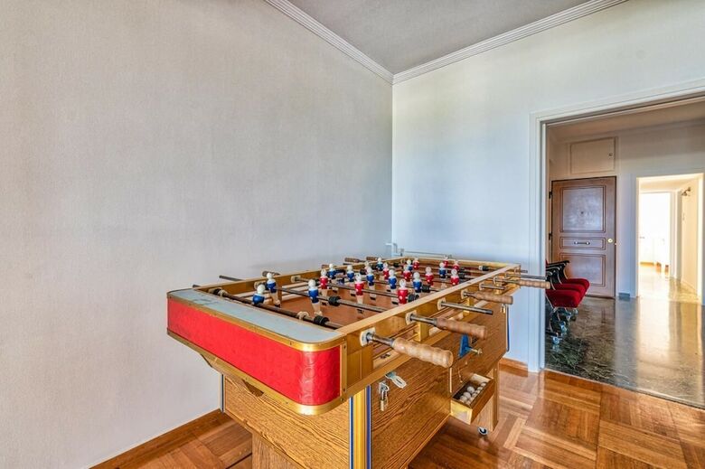 Classy 3 Bedroom Apartment In Alimos