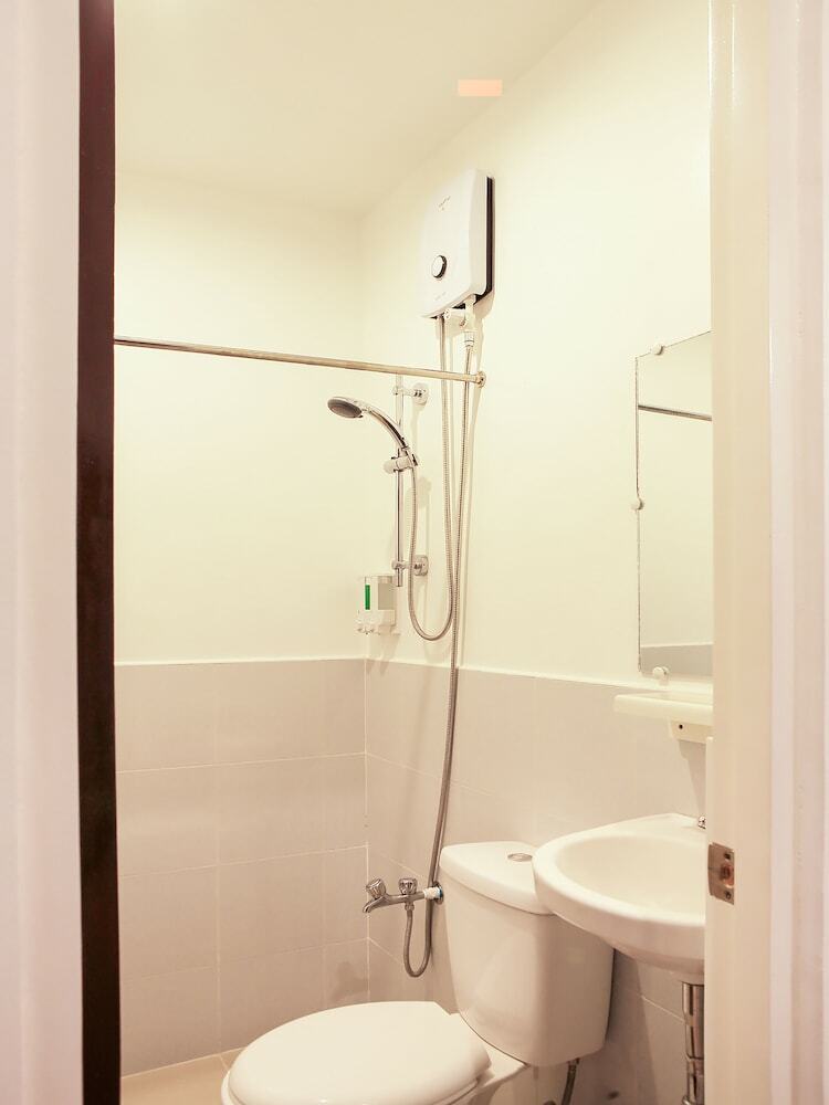 Hotel Oyo 484 Gonzala Suites
