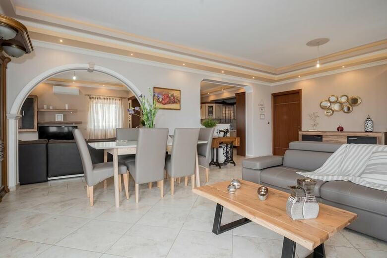 Vicky's Luxury Apartment With Sea View
