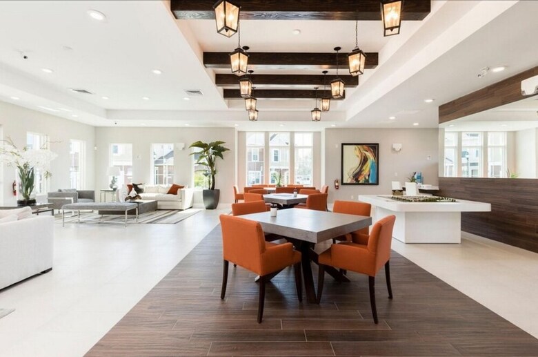 Amazing Townhome With Summer Kitchen Su2668