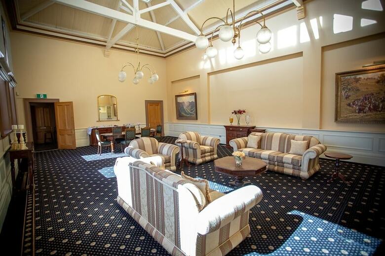 Hotel Clocktower Suites