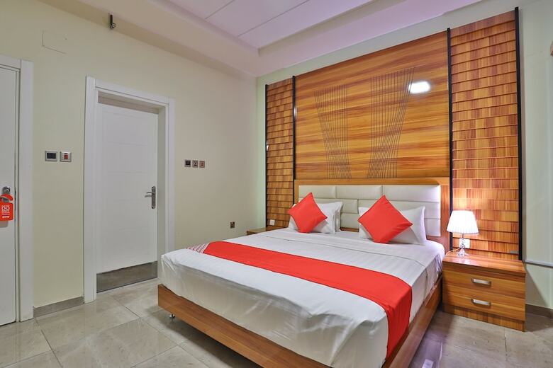 Oyo 357 Blue Diamond Hotel