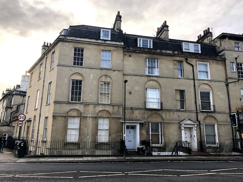 Chic City Centre Georgian Maisonette