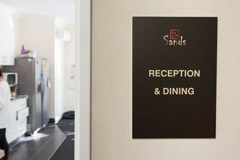 Hotel Lily Sands Inn