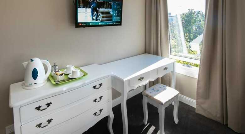 Hotel Lily Sands Inn