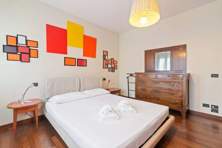 Torre Roomy Apartment