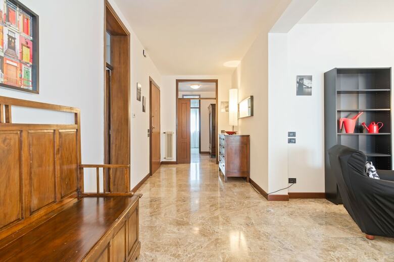 Torre Roomy Apartment