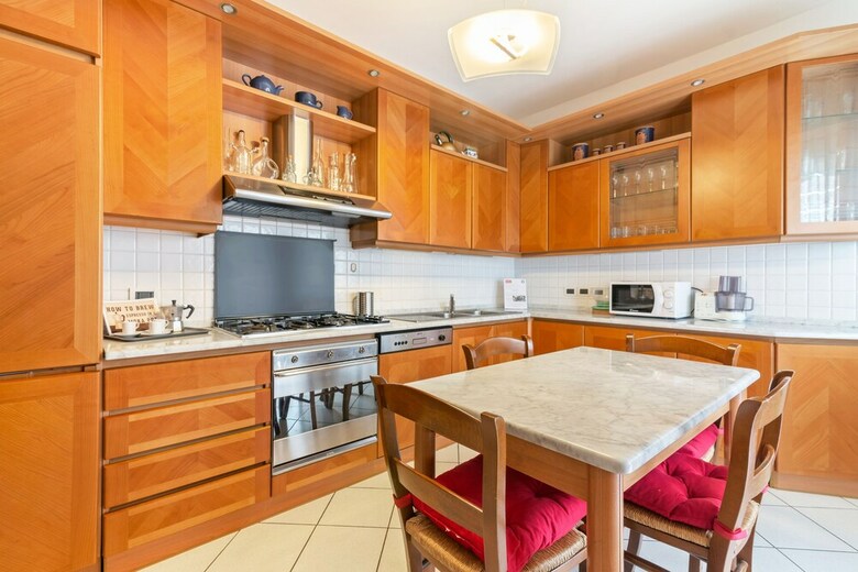 Torre Roomy Apartment