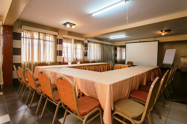 Olive Gardens Hotel