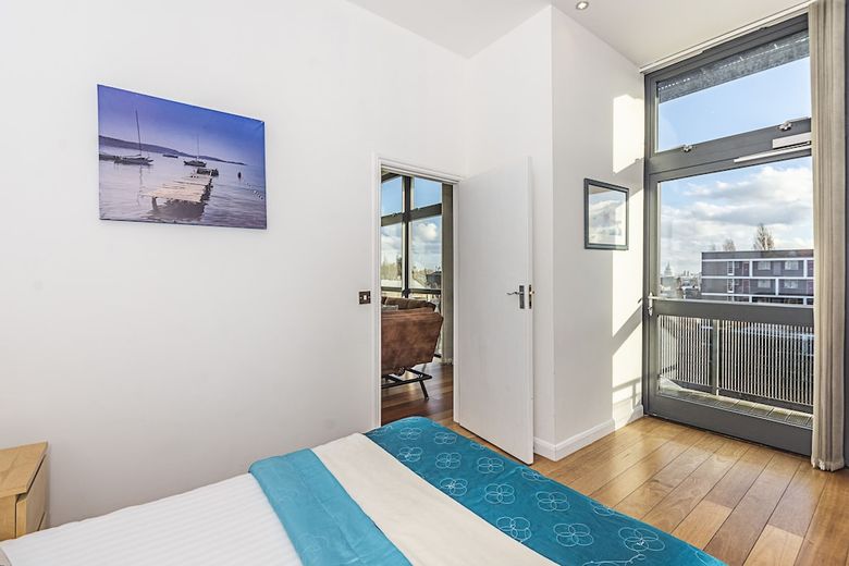 Splendid 3 Bedroom Apartment Kings Cross