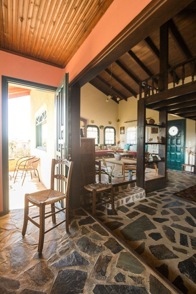 Gorgeous Stone Cottage By The Sea