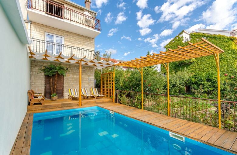 Apartments Lucija