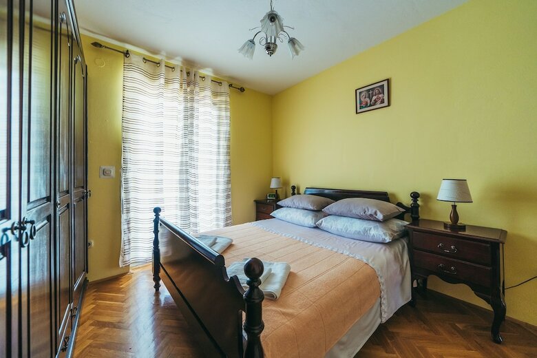 House Estera