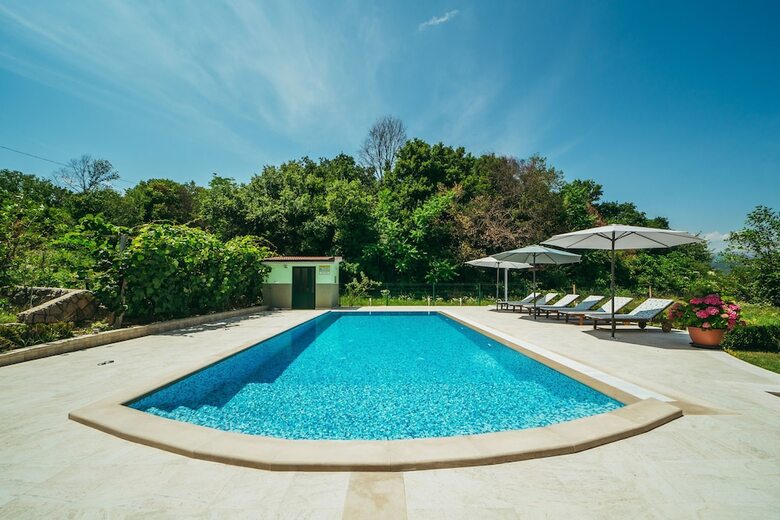 House Estera