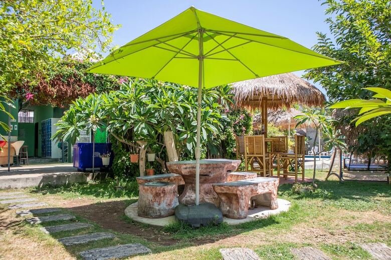 Hostal Oyo 617 Tira Hostel @ Chalong Phuket