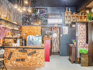 Hostal Oyo 617 Tira Hostel @ Chalong Phuket