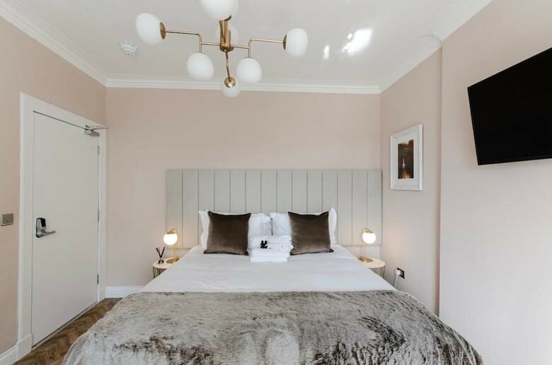 Aparthotel Sweeney Apartments And Rooms