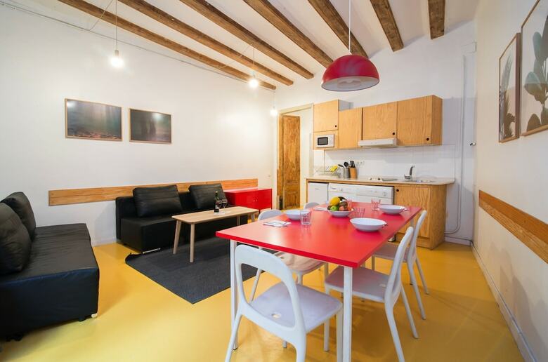 Apartamentos Elpilar Raval