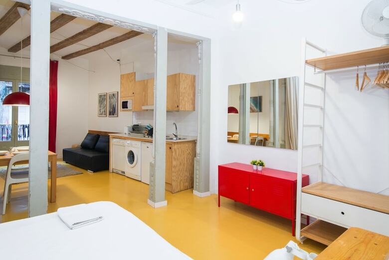 Apartamentos Elpilar Raval