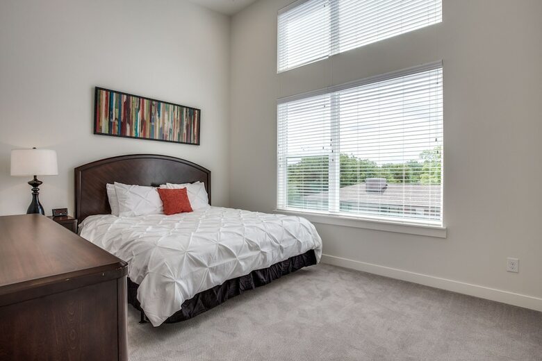 Modern Dallas Townhome 2 Br Fully Furnis