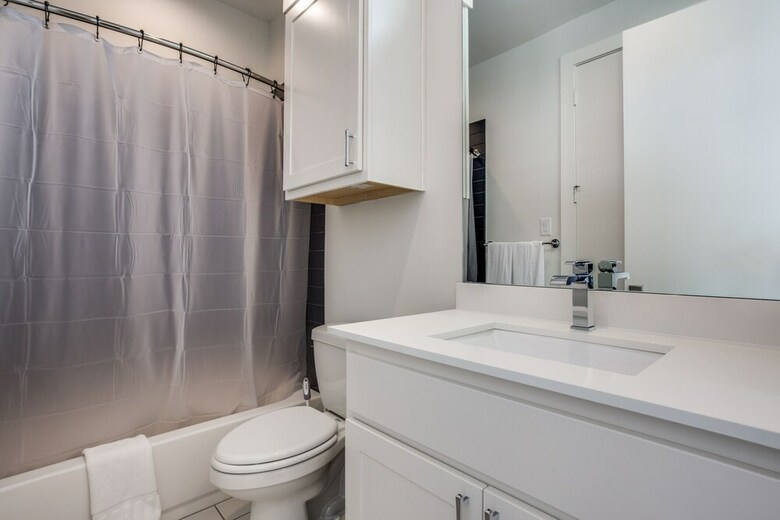 Upscale 2 Bedroom Dallas Townhome