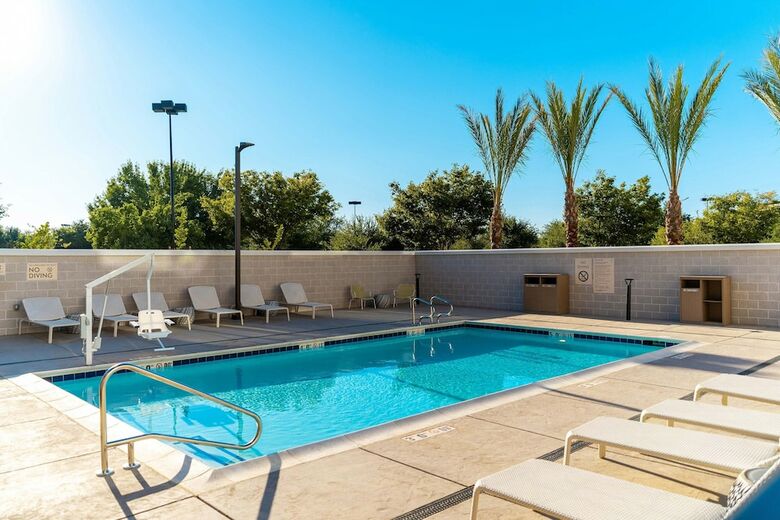 Hotel Element Sacramento Airport