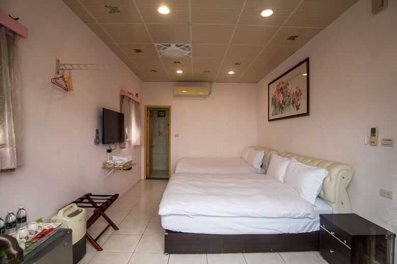 Hotel Qu Hi Home Stay