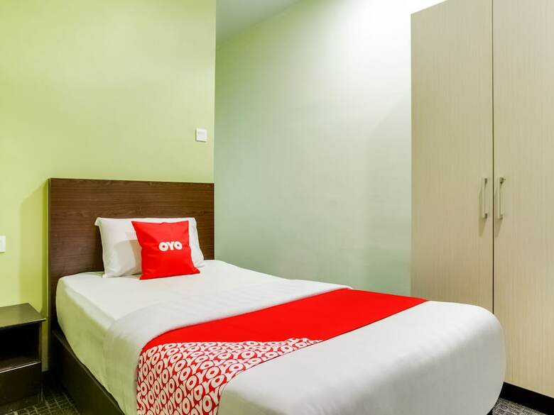 Oyo 89652 P Line Hotel