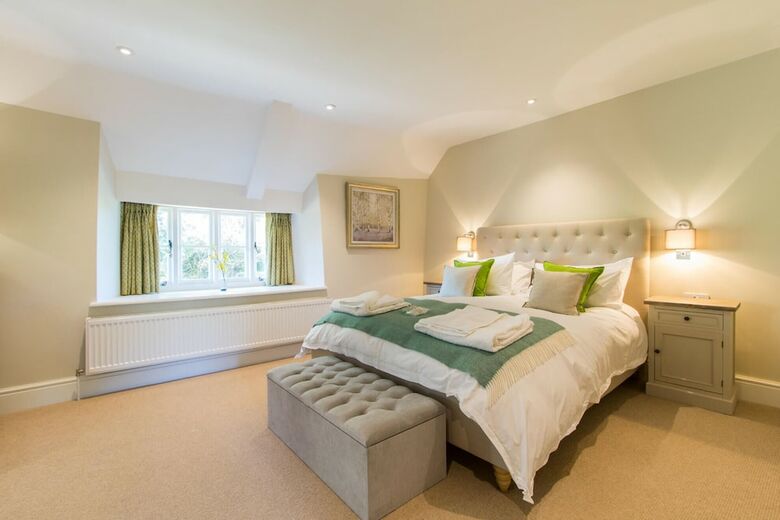 Atherstone Farmhouse & Cottage