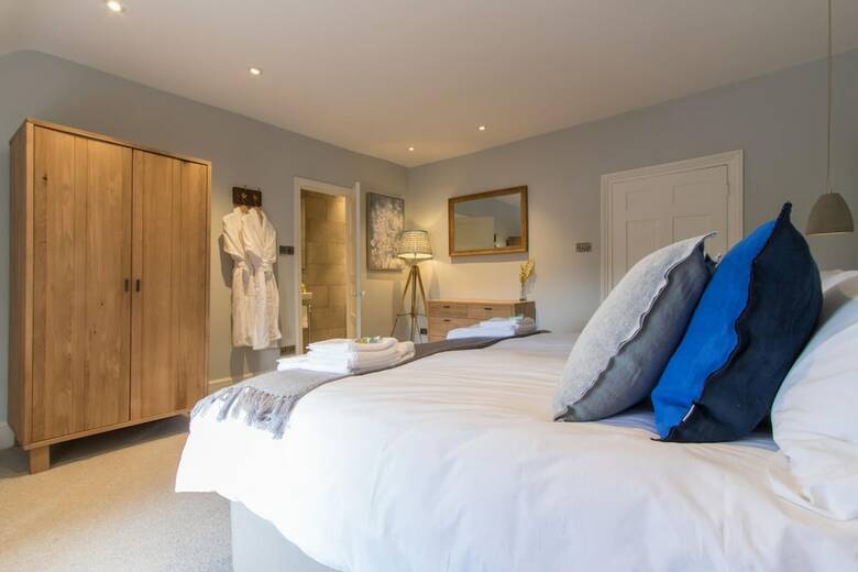 Atherstone Farmhouse & Cottage