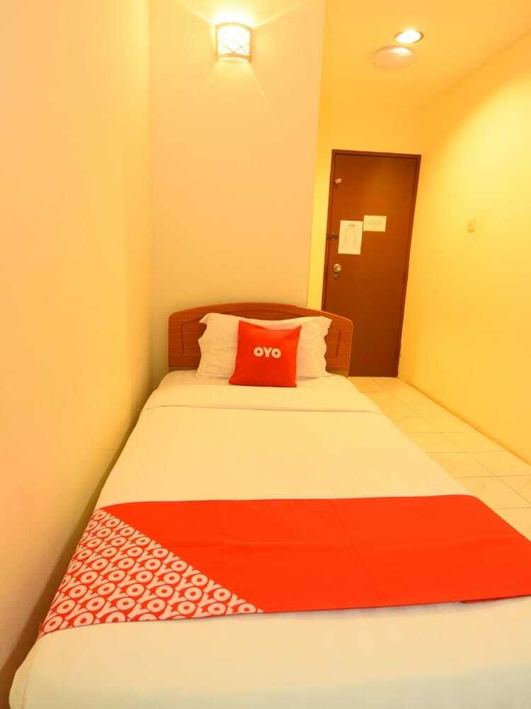 Oyo 89627 Hotel Sarina