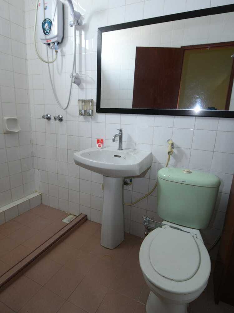 Oyo 89627 Hotel Sarina