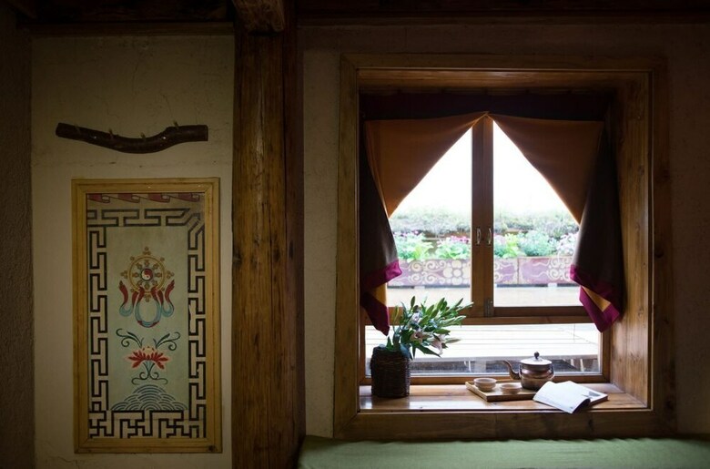 Tibetan-style Courtyard Hotel