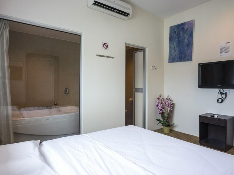 Raintree Hotel