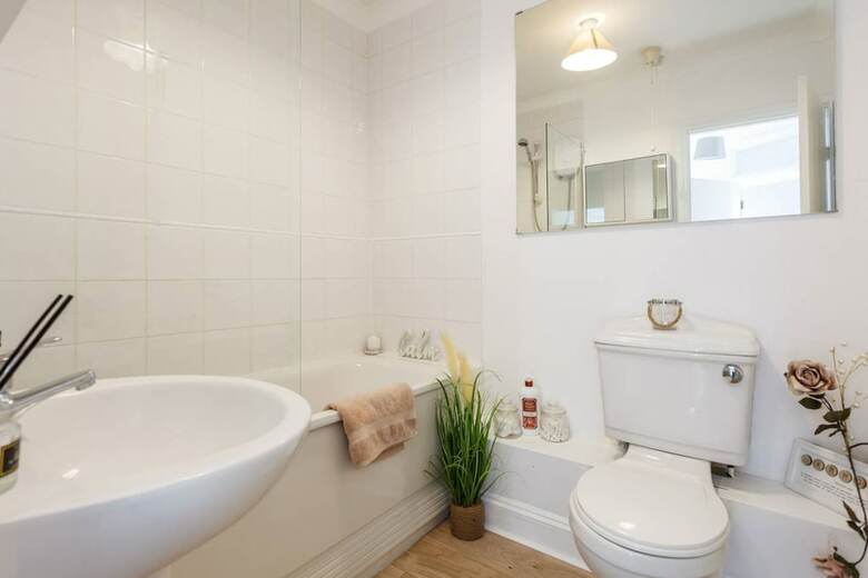 Modern Apartment - Mins To Marina/stadium/city Center