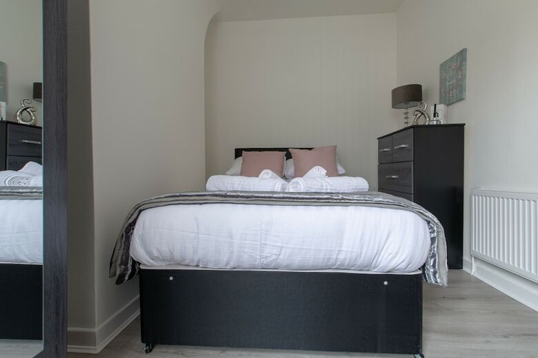 Lux Apartments 4 Bedroom House Sutcliffe