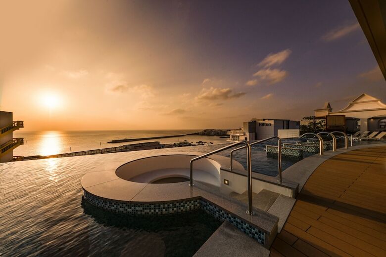 Hotel Lequ Okinawa Chatan Spa & Resort