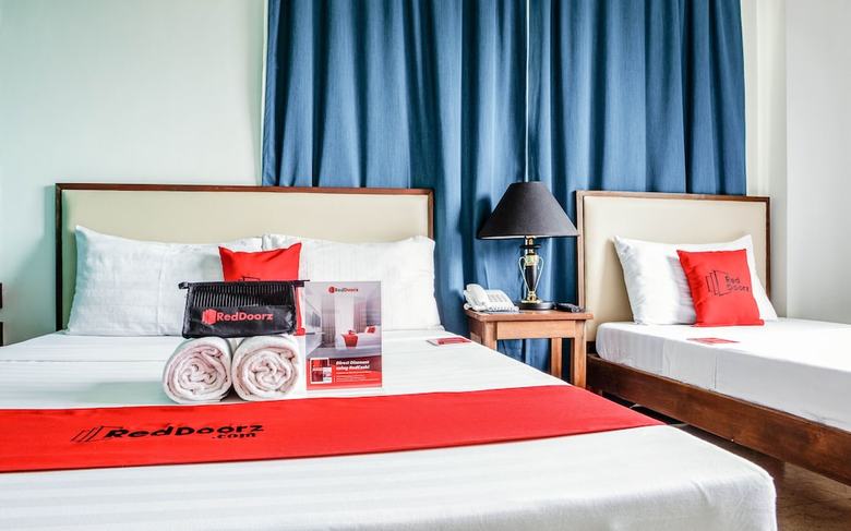 Hotel Reddoorz Plus Near Rizal Junction