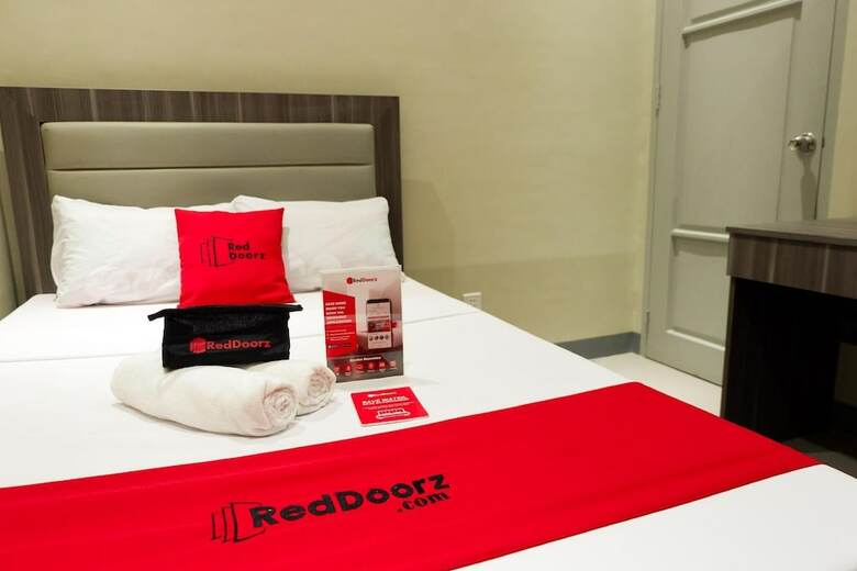 Hotel Reddoorz Plus @ La Guardia Lahug