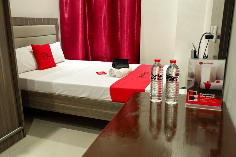 Hotel Reddoorz Plus @ La Guardia Lahug