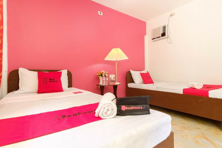 Hotel Reddoorz @ Governors Drive Coron